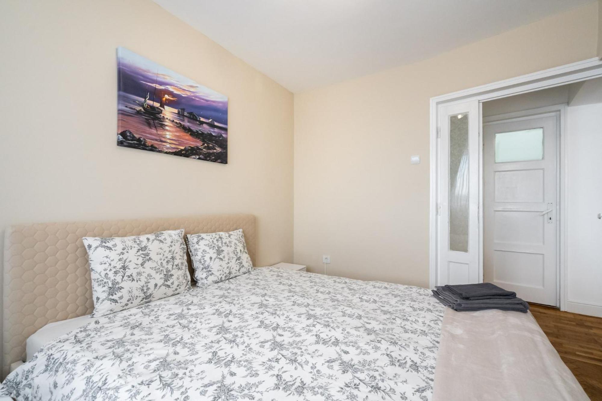 בוקרשט City View Apartment With Private Balcony מראה חיצוני תמונה